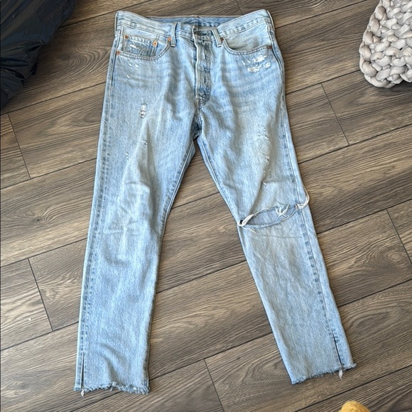 Distressed Levi’s 501 faded blue denim jeans size 31 - Picture 1 of 15
